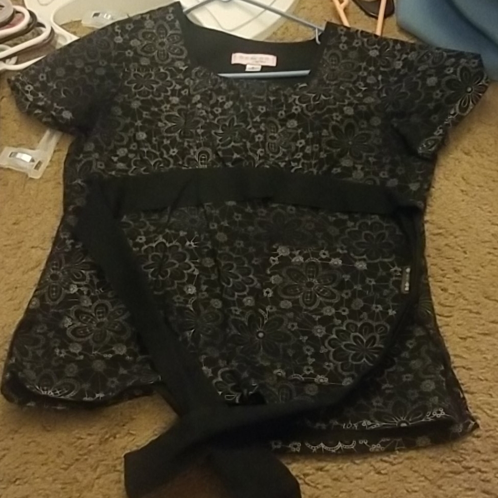 Koi Scrub top size small with a tye to back